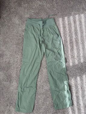 Lululemon Dance Studio Mid-Rise Pant - Size 4 Regular